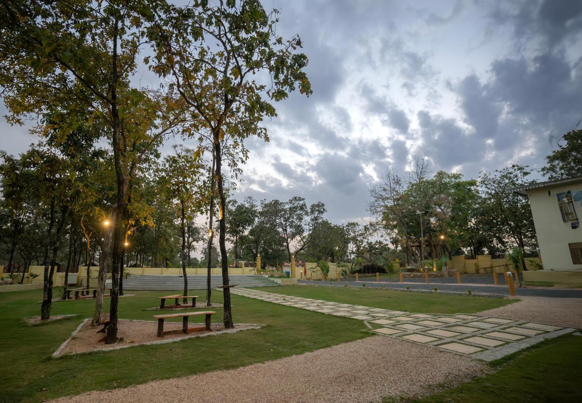 Palash The Jungle Resort Gondia Exterior photo
